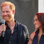 Prinz Harry und Meghan, der Herzog und die Herzogin von Sussex, betreten die Bühne des One805 Live-Konzerts auf dem Anwesen von Filmstar Costner in Summerland, Kalifornien.