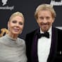 Thomas Gottschalk und seine Frau Karina kommen zur 77. Bambi-Verleihung in den Bavaria Filmstudios über den roten Teppich.
