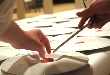 Beim Anrichten ist Präzision gefragt.