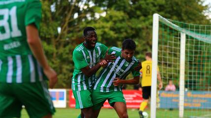 Sadat Issifou (hier noch im Trikot des SV GW Siebenbäumen im Jahr 2022) wird ab sofort die Defensive des FC Dornbreite verstärken.