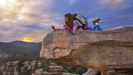 Vor allem Klippen sind bekannterweise gefährliche Orte. Das hält einige Touristen aber nicht davon ab, dort lebensgefährliche Selfies zu machen.