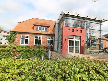 Die Grund- und Gemeinschaftsschule in Pönitz wird ab kommendem Schuljahr einen neuen Oberstufenzweig beherbergen. Dafür braucht es mehr Platz. Konkrete Baupläne gibt es laut Schule aber noch nicht.