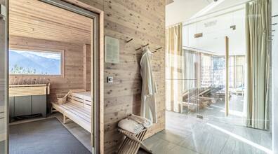 Der 1.500 m² große Spa mit traumhaftem Bergblick