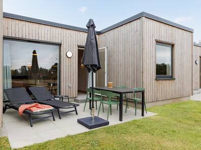 Gemütliches Comfort-Ferienhaus mit Terrasse – dein Rückzugsort mitten im Grünen.