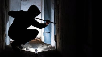 Die Polizei verstärkt zum Jahresende wieder ihren Kampf gegen Wohnungseinbrecher.