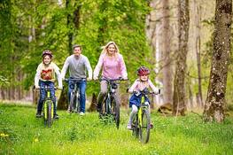 Ob (E-)Bike, Bahn oder Elektroauto - mit Center Parcs bist du umweltfreundlich unterwegs.